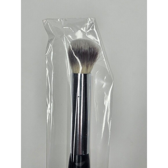 Younique Powder Concealer Brush New Makeup Brush - Picture 4 of 4
